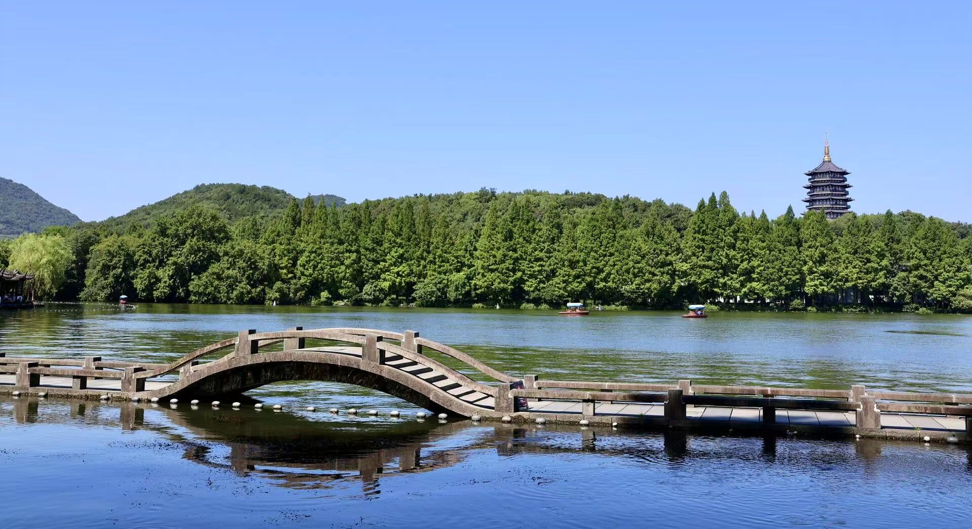 Splendid China tour conducted by outstanding local guides handpicked by company owners